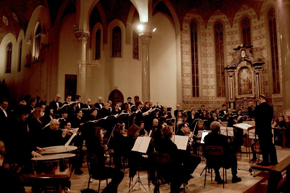 Il coro durante un concerto